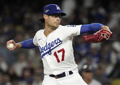 Joe Kelly to wear No. 99 with Dodgers, opening No. 17 jersey for Shohei Ohtani